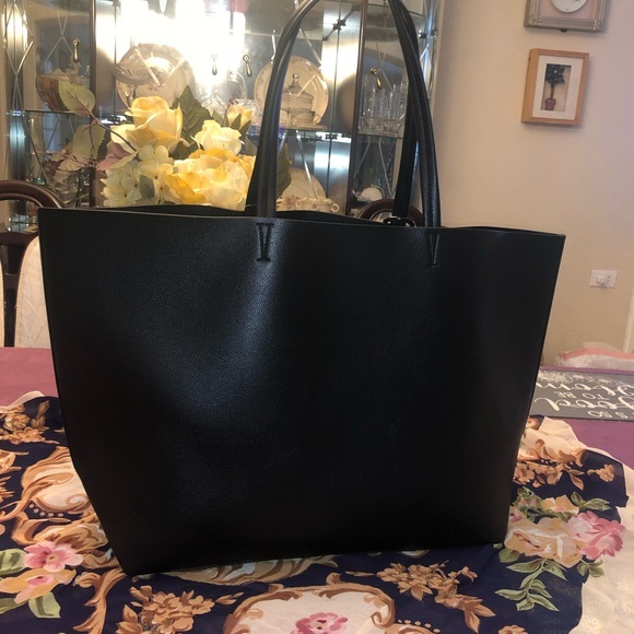 💙 NEW VS Tassle Tote Handbag 💙 - Picture 2 of 8